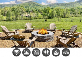 Wearadise Mountain Views Home with Hot Tub